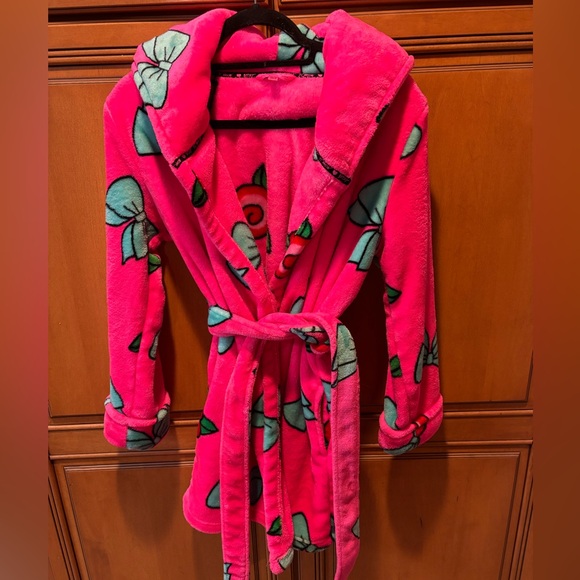 Betsey Johnson Pink Fleece Robe with Bow Design. Size: XS/S - Picture 5 of 7